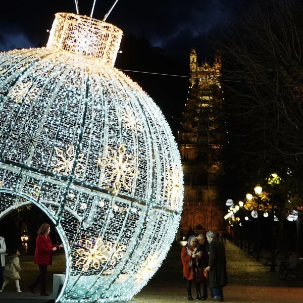 Bola de Natal Iluminada com 6 metros