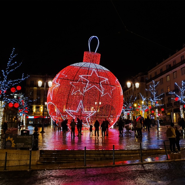 Bola de Natal Vermelha iluminada com 12 metros